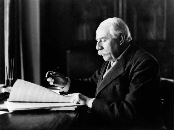  Edward Elgar, photographed in 1931 by Herbert Lambert.