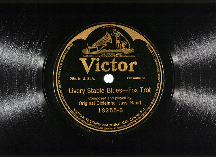 The shellac recording of the Original Dixieland Jazz Band’s ‘Livery Stable Blues’, 1917.  Granger/Alamy