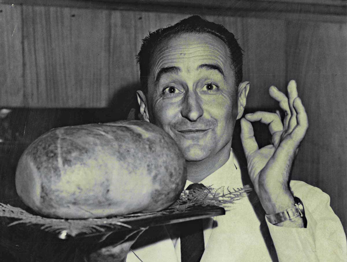 Haggis-maker Andrew Majnik with a haggis, David Jones food store, 29 December 1961 © Alan E Funnell/Fairfax Media/Getty Images.