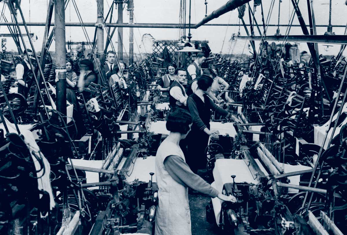 View inside an English Cotton Mill, 1936 © Hulton Getty Images.