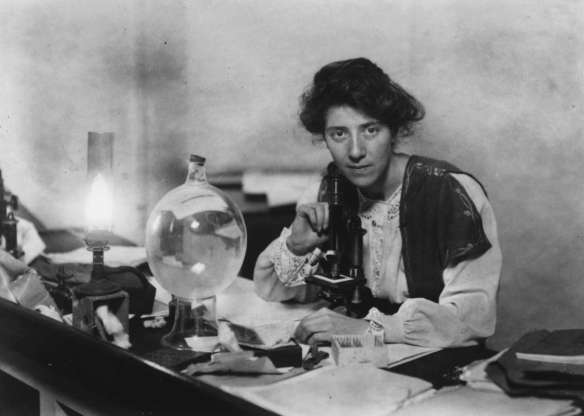 Marie Stopes in her laboratory, 1904.