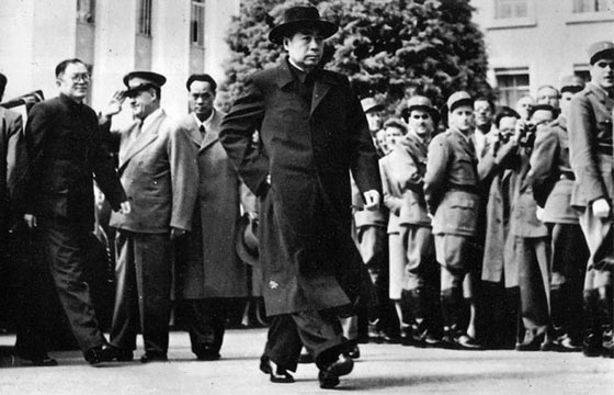 Zhou Enlai (middle) at Geneva,1954