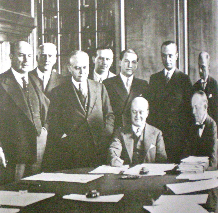 Signing the Roca–Runciman Treaty, May 1933