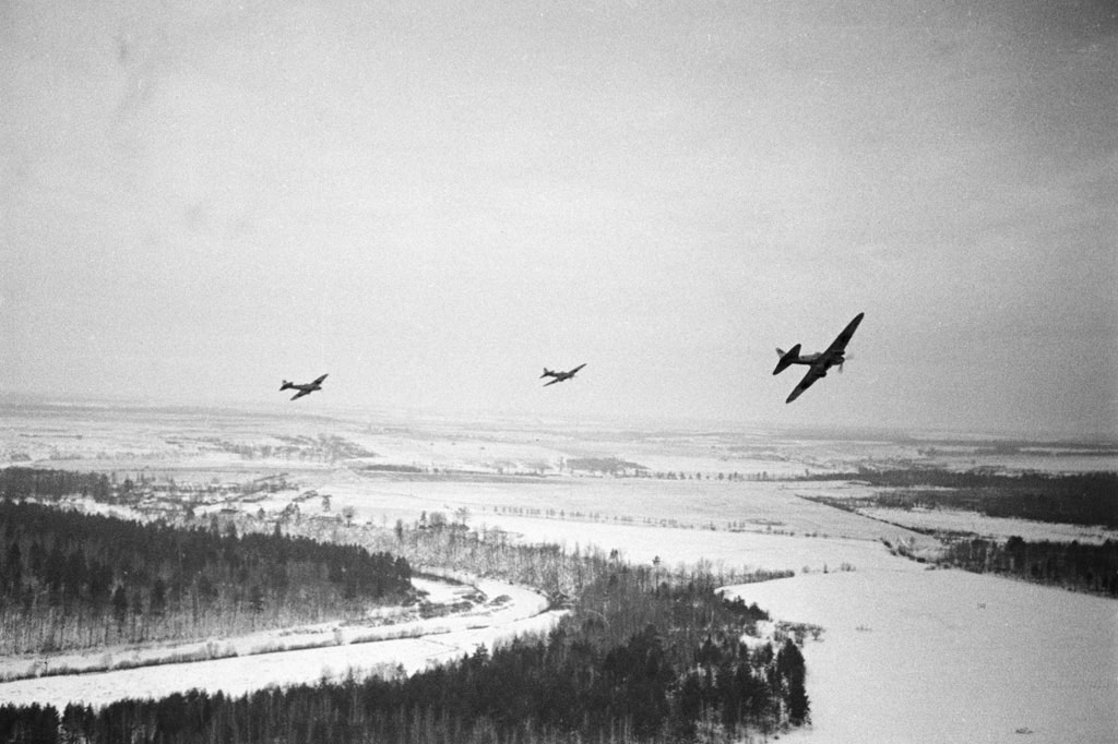 Soviet planes flying over German positions near Moscow.