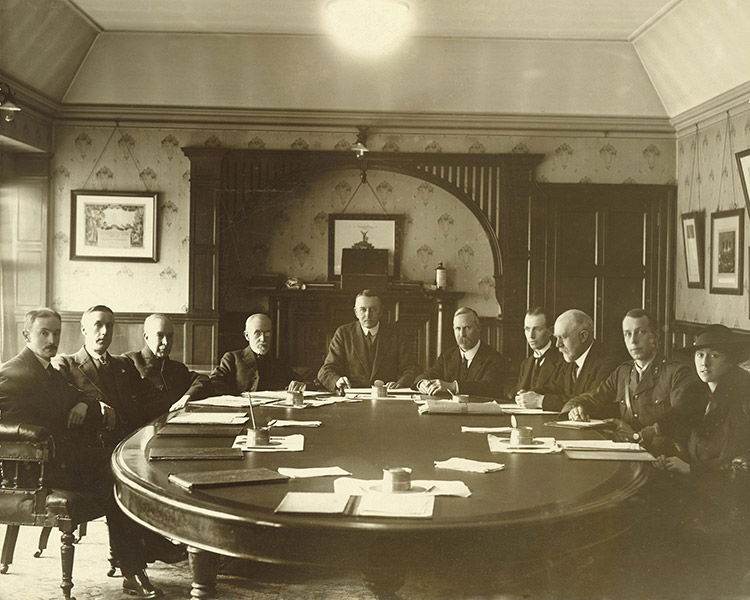 Local tribunal in the town clerk’s office, Tenant Street, Derby, c.1916-18.