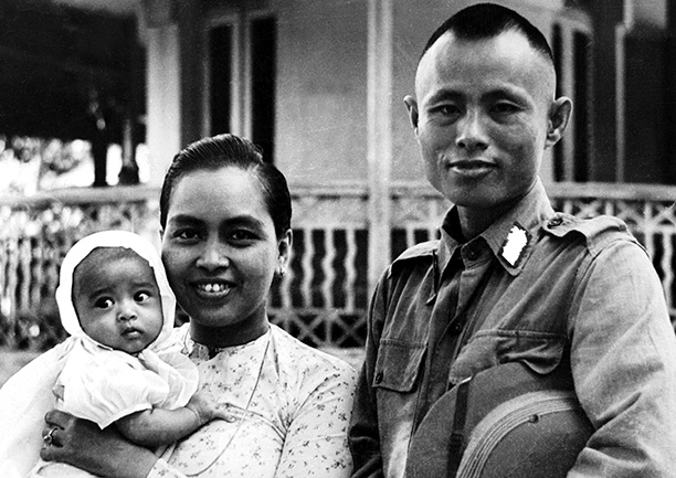 General Aung San with his wife and one of their children, January 9th, 1947. Getty Images/Popperfoto