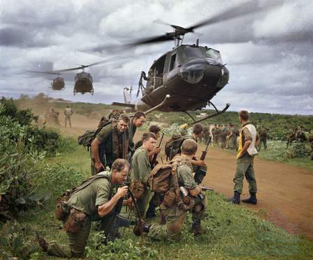 Australian soldiers from 7 RAR waiting to be picked up by US Army helicopters following a cordon and search operation near Phuoc Hai on 26 August 1967