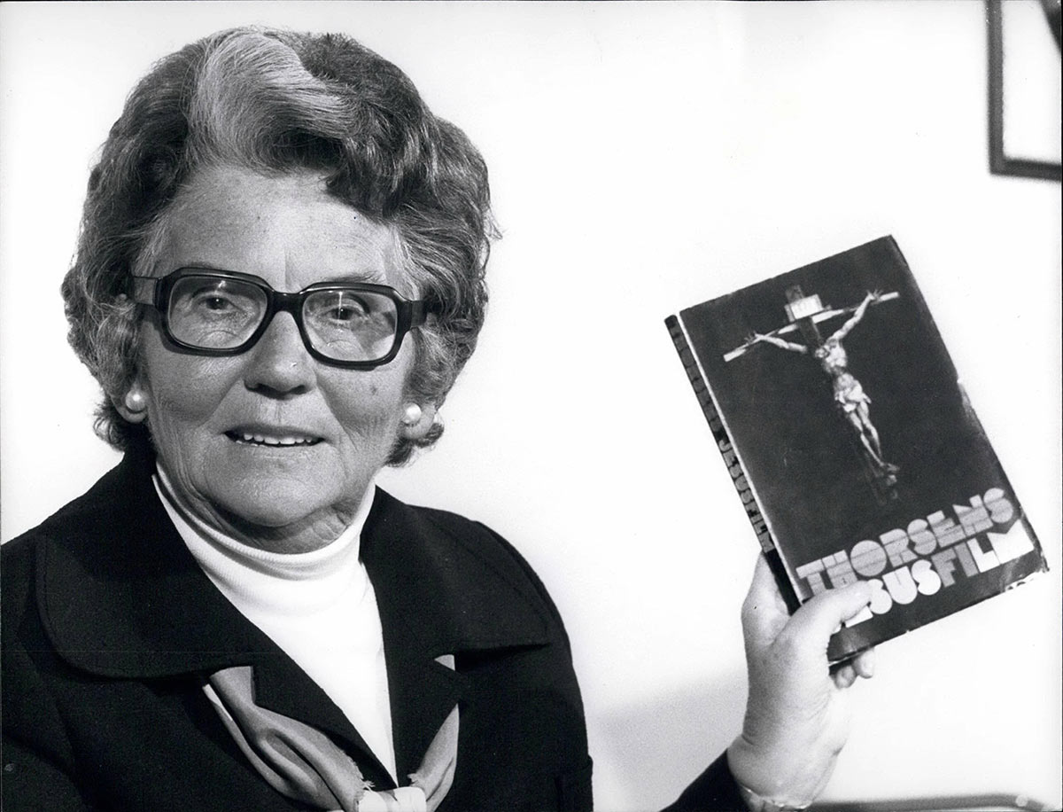 Mary Whitehouse delivers the script of The Sex Life of Christ to the Home Secretary, 5 October 1976.