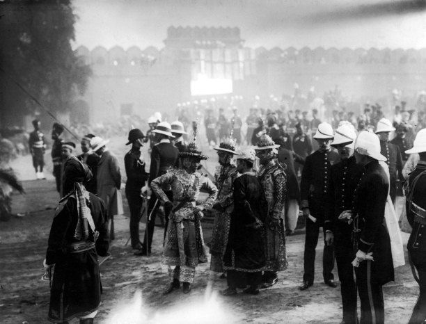 Indian and Burmese notables, or 'ruling chiefs' assemble before the Coronation Durbar of 1911. Getty Images / Hulton.