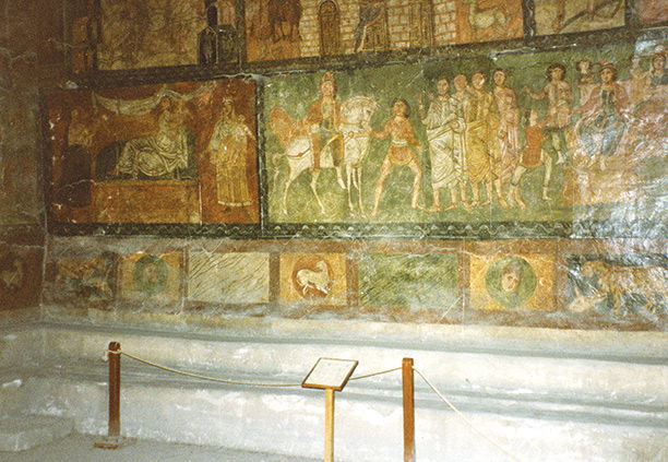 Painting on the wall of the synagogue. Photo by the author