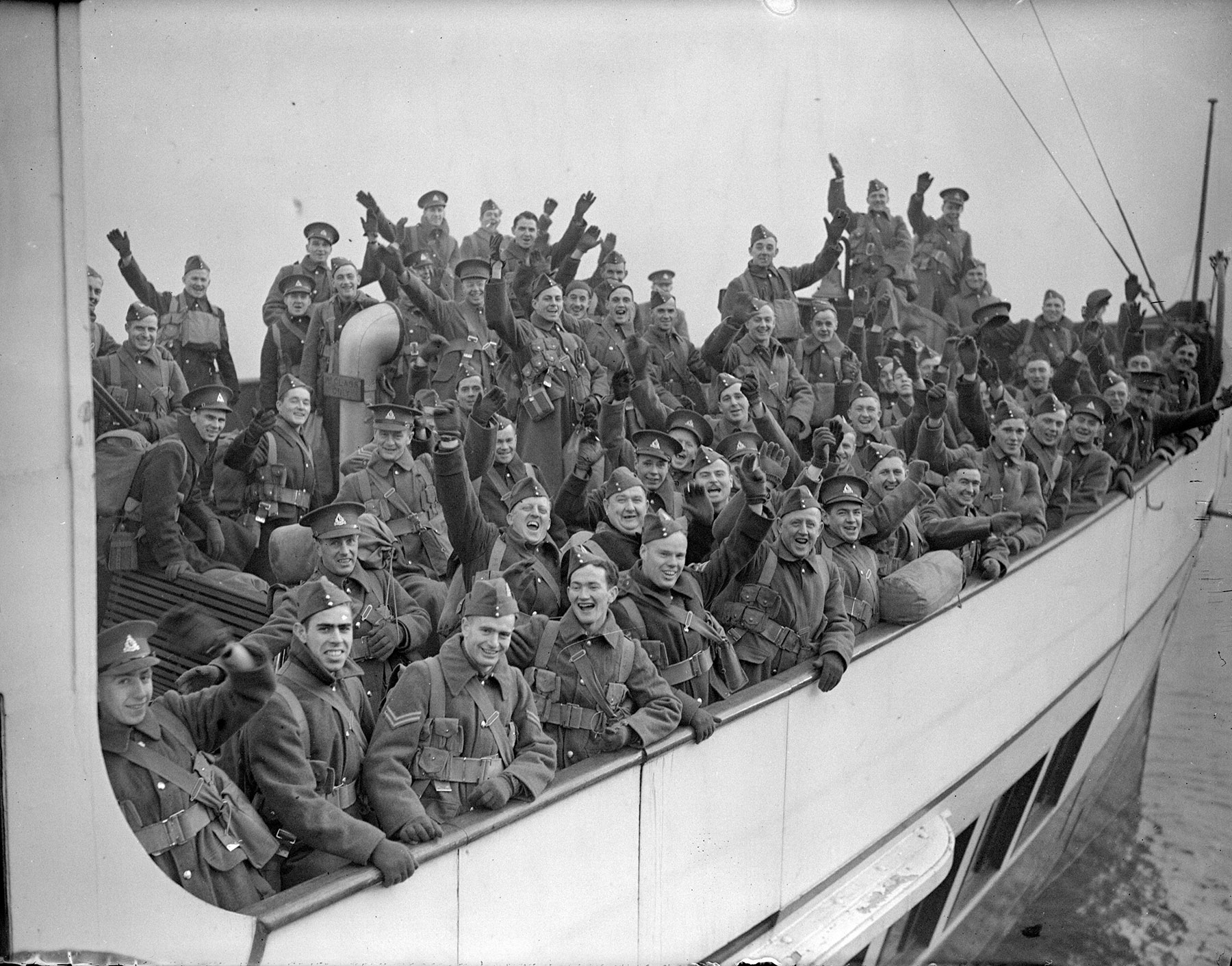 Soldiers of the Canadian Active Service Force arrive in Scotland, December, 1939. (Getty Images)