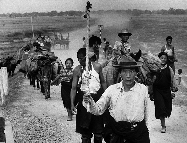 Refugees fleeing the Sino-India border war. Getty Images/Time Life/Larry Burrows