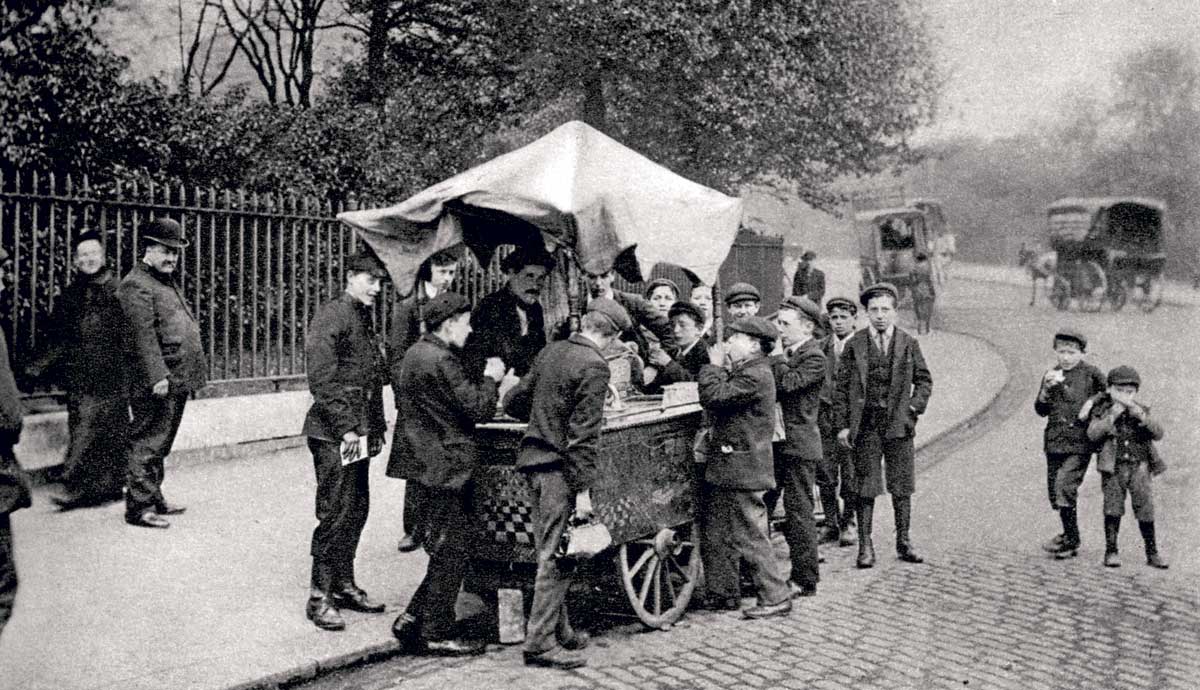 Italian ice-cream seller, London, early 1900s © Hulton Archive/Getty Images