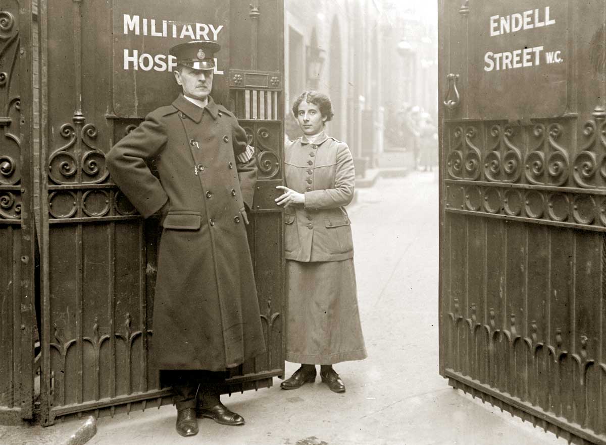 The entrance to Endell Street Military Hospital, 1917 © TopFoto.