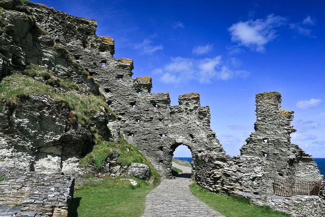 Tintagel Castle, Cornwall by @Sage_Solar