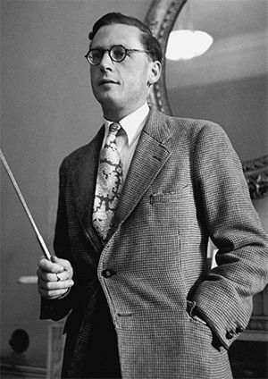 Conducting a lesson: Trevor-Roper lecturing at Christ Church College, Oxford, 1950