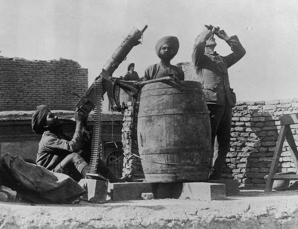 Indian soldiers man an anti-aircraft gun during the siege of Kut, 1916. (Getty Images)