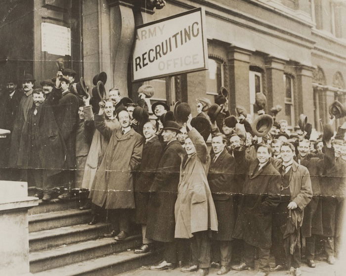 Recruits waiting to join up, 1914. Nationaal Archief. Public Domain.