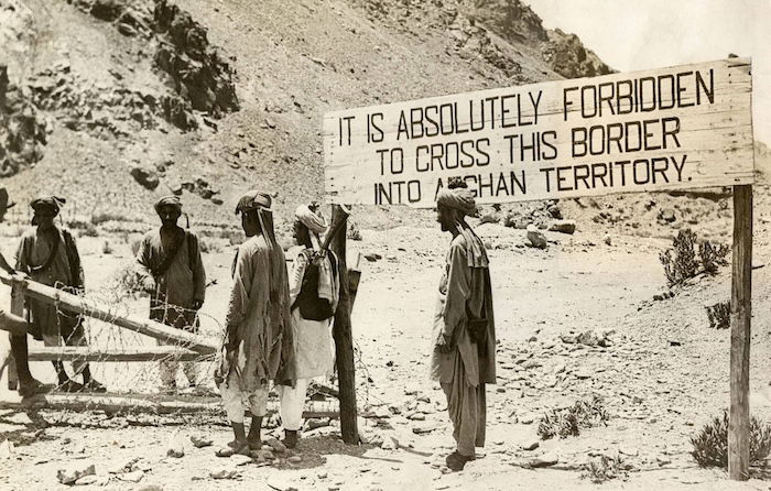 The border between British india and Afghanistan, c.1935. Spaarnestad Photo. Nationaal Archief. Public Domain.