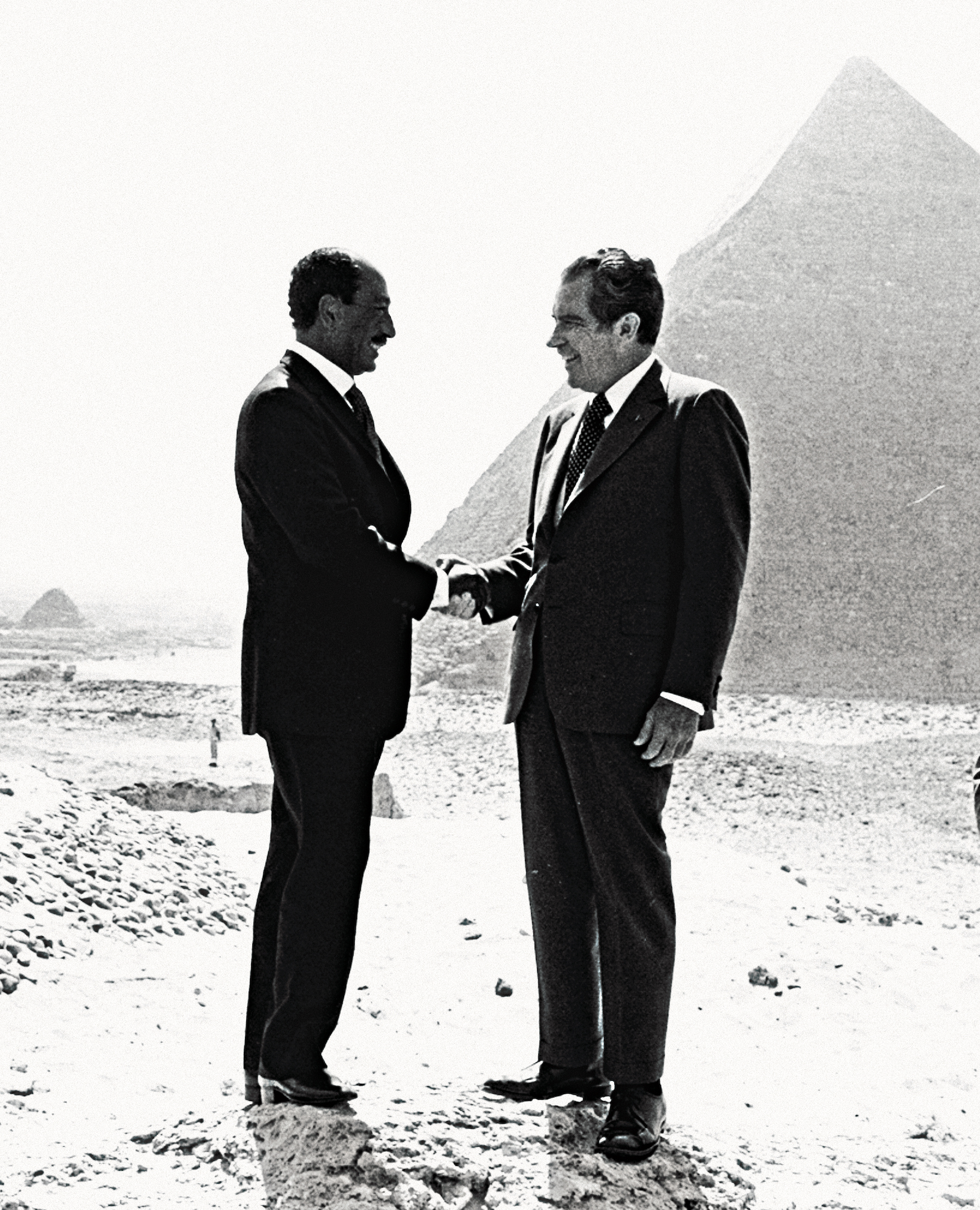 Sadat and Richard Nixon pose in front of the pyramids at Giza, 14 June 1974.