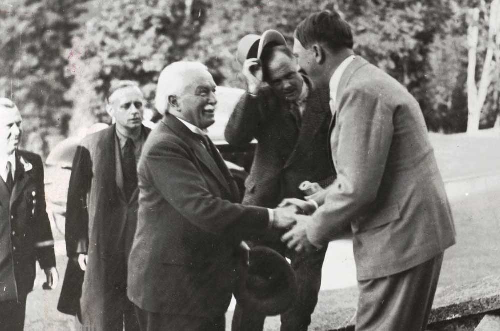 David Lloyd George meets Adolf Hitler at the Berghof, 1936.