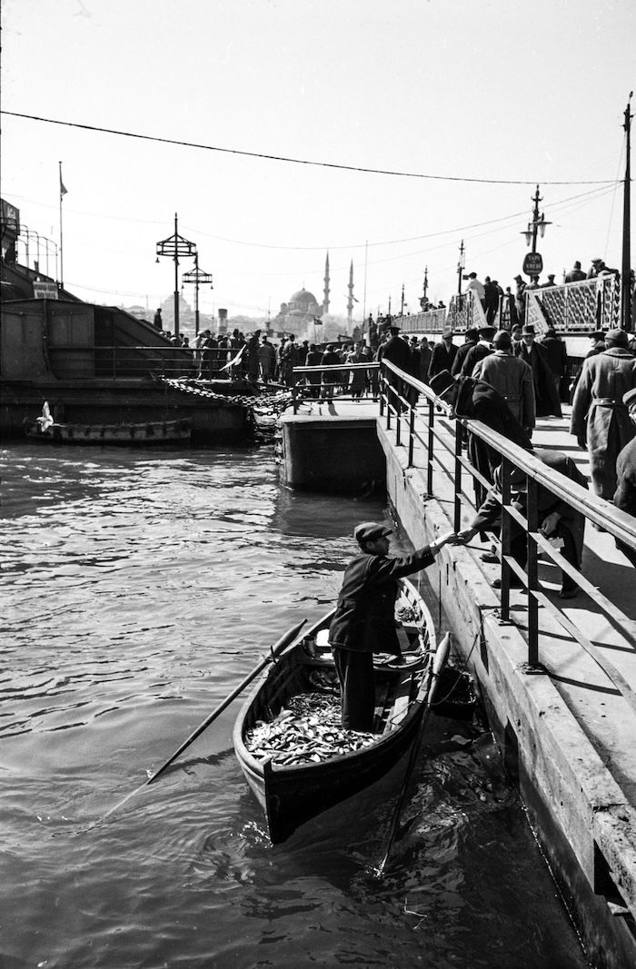 ‘It’s goodbye to the domes and minarets of Constantinople’: Galata Bridge, Istanbul, March 1953. ETH Library Zurich, Image Archive / Com_L02-0122-0004-0008 (CC BY-SA 4.0).