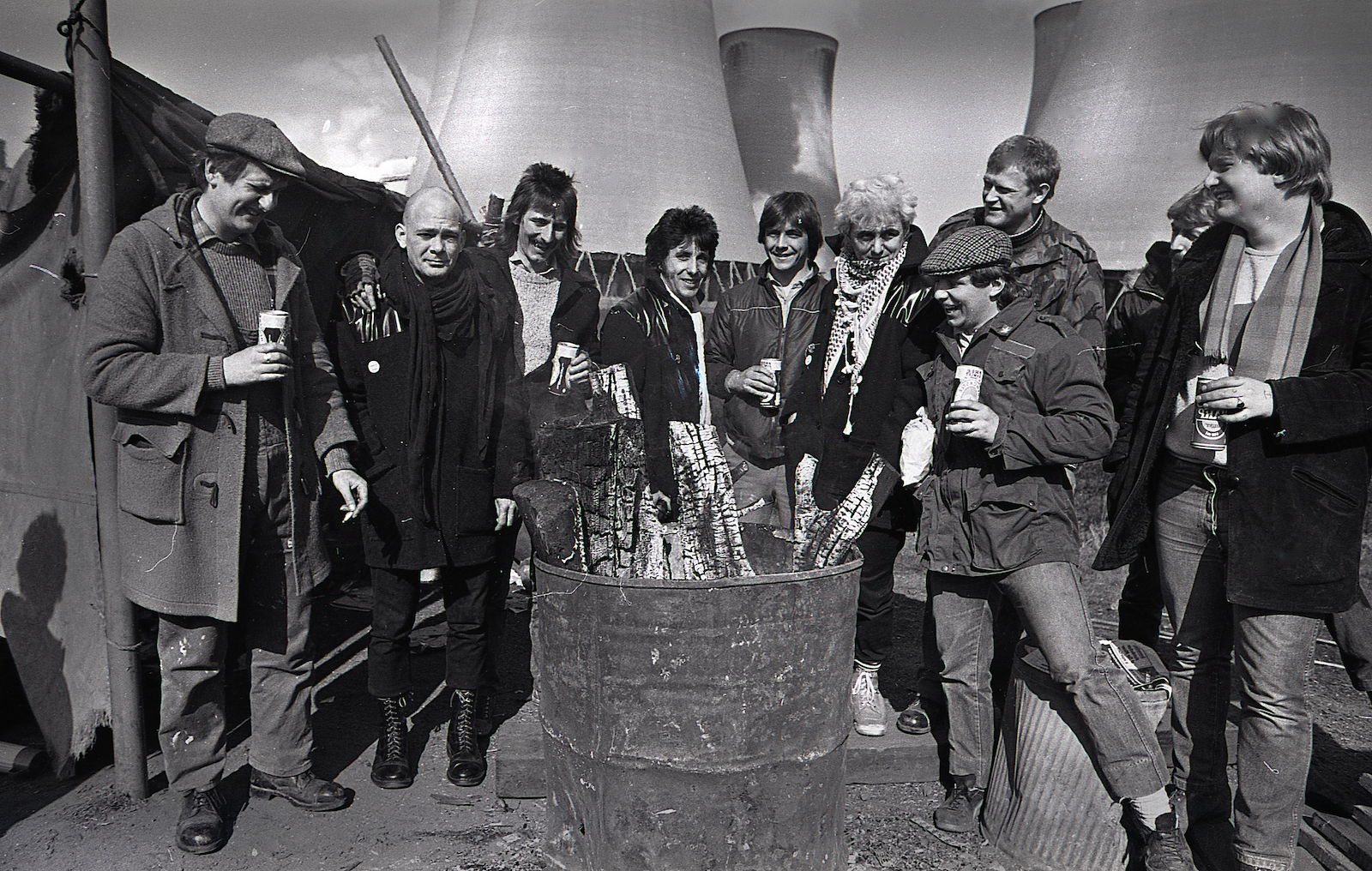 Musicians the Flying Pickets join a picket line at Drax Power Station, North Yorkshire, in 1984. Virgil Lucky (CC BY-SA 4.0).