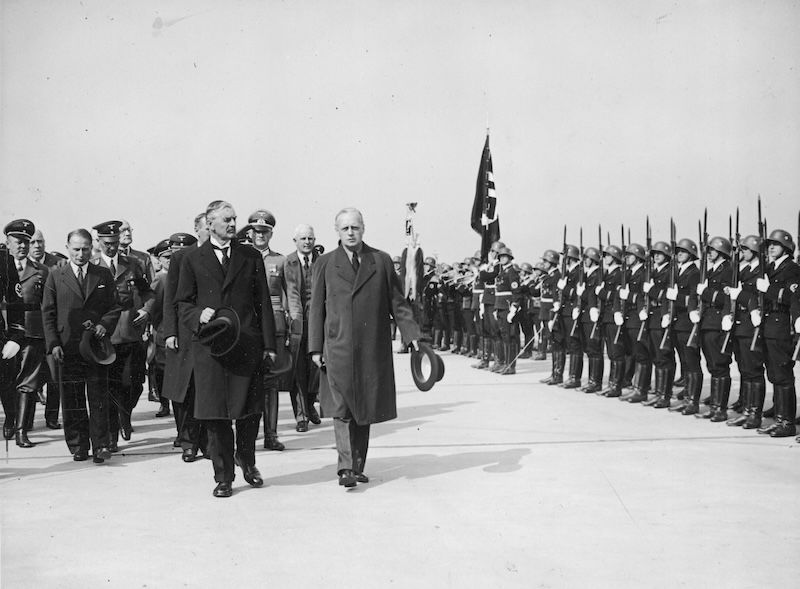 British Prime Minister Neville Chamberlain arrives at Bad Godesberg to meet with Adolf Hitler, September 1938. Narodowe Archiwum Cyfrowe. Public Domain.