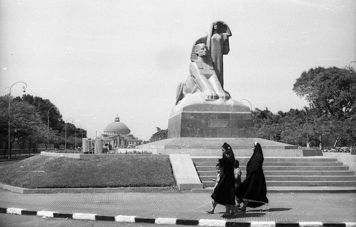 Mahmoud mukhtar’s sculpture Nahdat Misr (‘Egypt Reawakening’) in Cairo, 1962. Fortepan / Inkey Tibor.