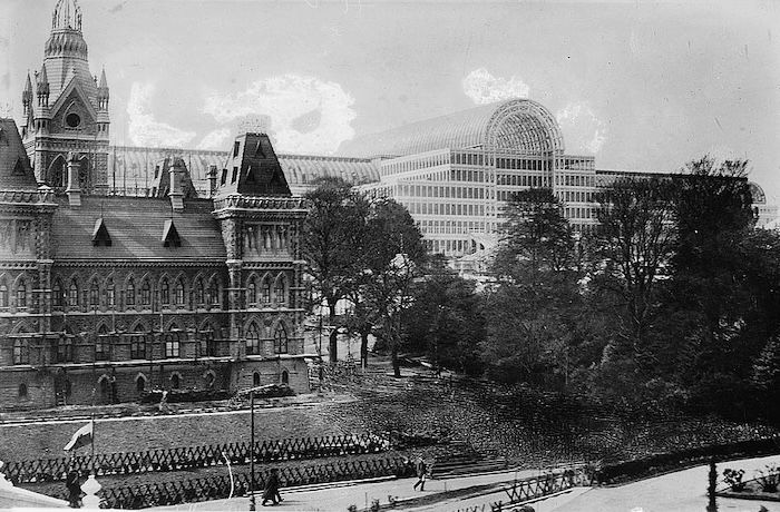 The replica of Canada’s Parliament House at the Festival of Empire, 1911. Library of Congress. Public Domain.
