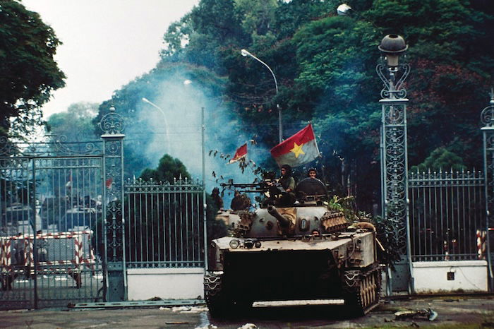 North Vietnamese troops arrive in Saigon while South Vietnamese civilians look on, 30 April 1975. Associated Press/Alamy Stock Photo.