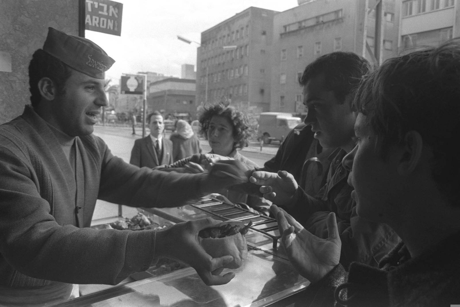 A falafel stand on Yehuda Halevi Street in Tel Aviv, c. 1969. National Photo Collection of Israel. Public Domain.