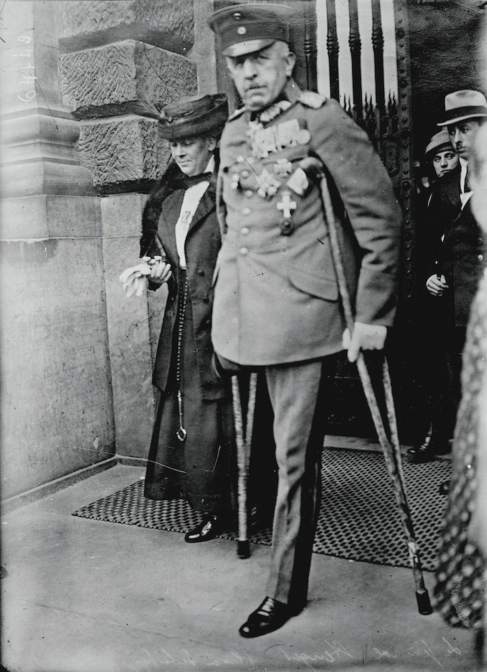 General Karl Stenger at court, accused of having French prisoners of war summarily executed, Leipzig, 2 July 1921. Agence Roll/Bibliotheque nationale de France.