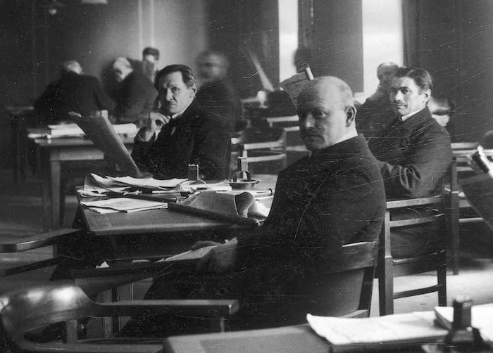 Gustav Stresemann at the Paris Peace Conference, by Robert Sennecke, 1919. Narodowe Archiwum Cyfrowe. Public Domain.
