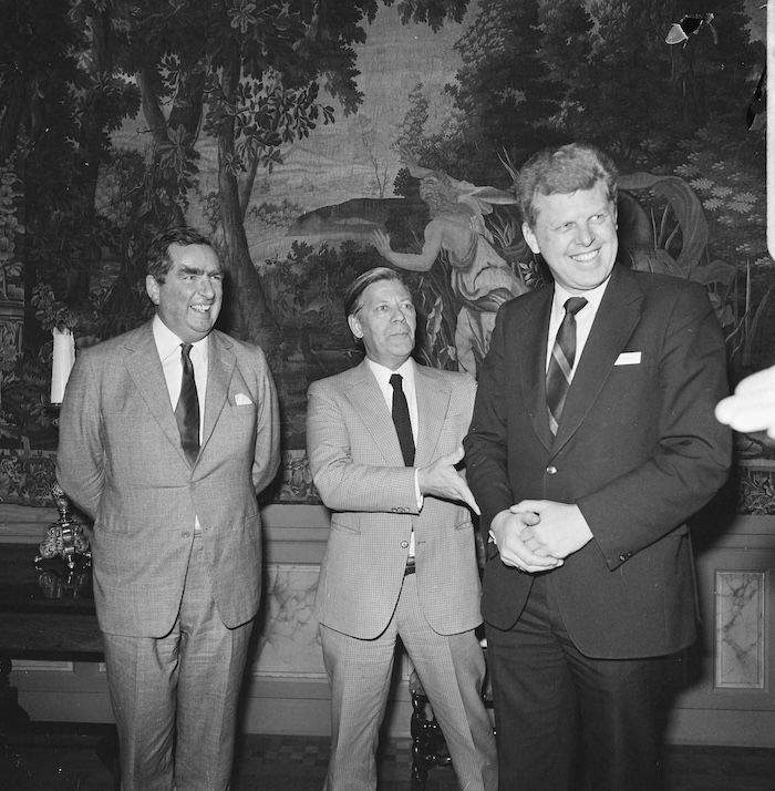Gold Conference of Finance Ministers of the EEC countries: the UK’s Denis Healey, West Germany’s Helmut Schmidt and the Nethertlands’ Wim Duisenberg, by Rob Mieremet, 22 April 1974. Nationaal Archief. Public Domain.