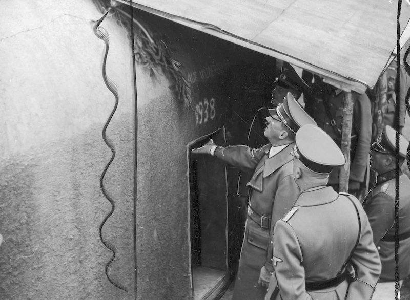Adolf Hitler visits Czechoslovak fortifications in the Sudetenland, October 1938. Narodowe Archiwum Cyfrowe. Public Domain.