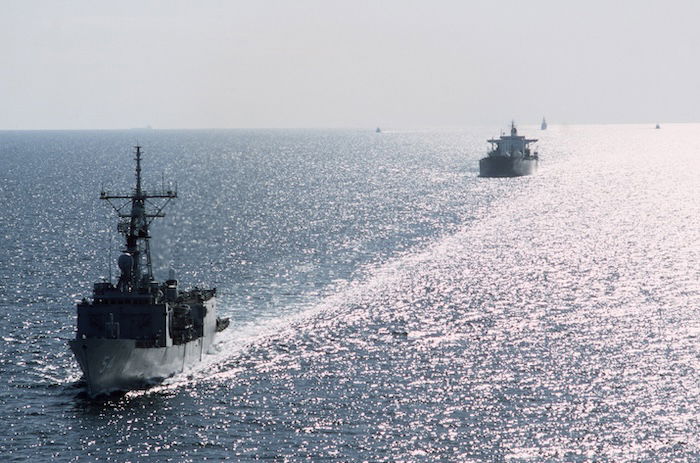 The USS Ford escorts a Kuwaiti tanker through the Strait of Hurmuz, 1 October 1987. National Archives and Records Administration. Public Domain.