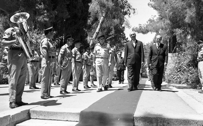 The new Romanian ambassador to Israel presents his credentials, Dan Hadani, 1969. National Library of Israel (CC BY).