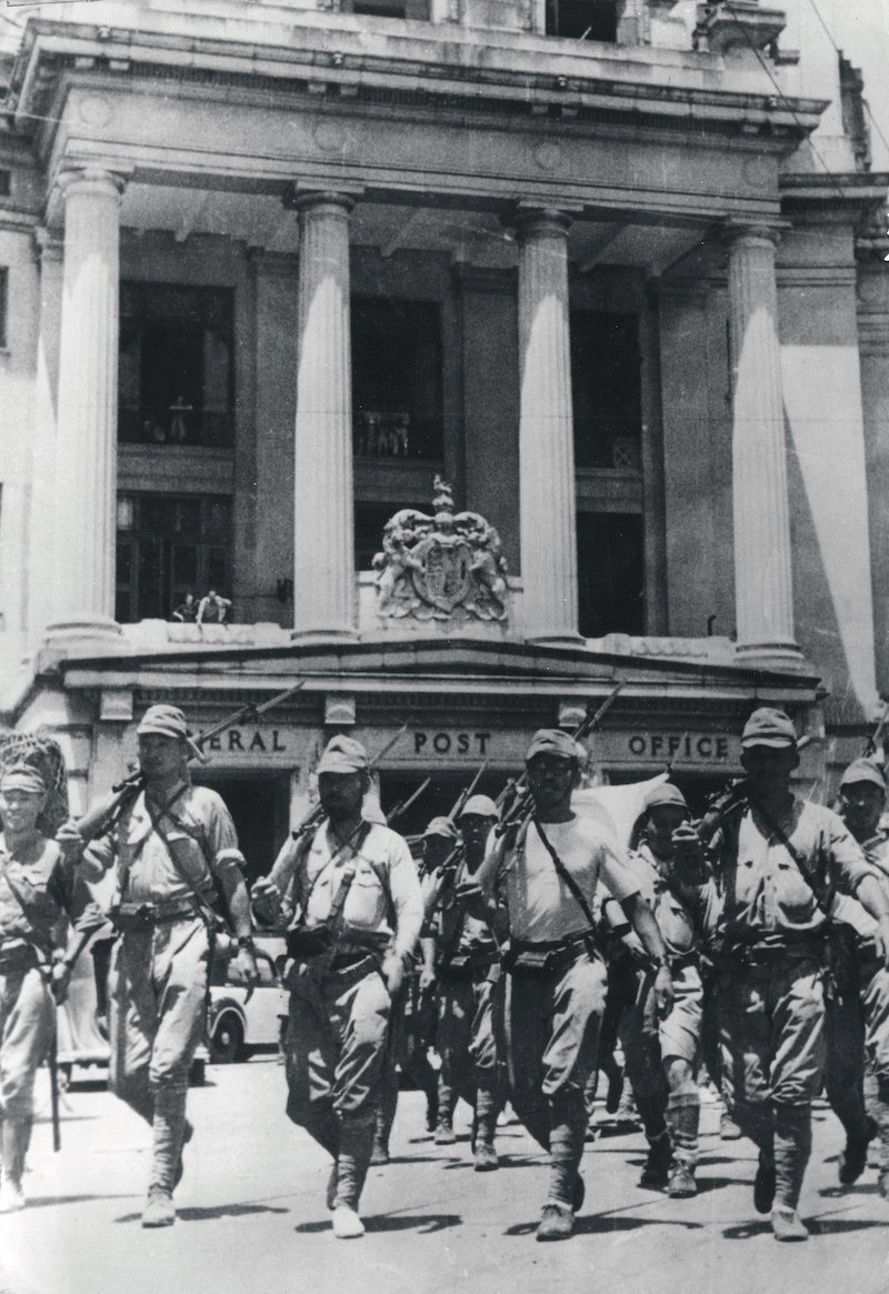 Japanese troops in Singapore following the fall of the city in 1942.&nbsp;Lee Kuan Yew narrowly escaped death during the Second World War occupation and the experience profoundly shaped his view of Britain.&nbsp;Chronicle/Alamy Stock Photo.