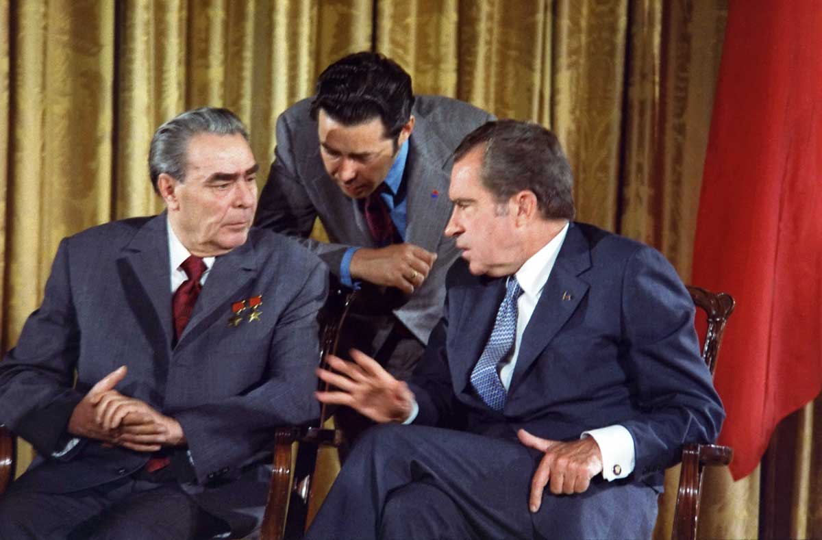 Leonid brezhnev and richard nixon talks in 1973