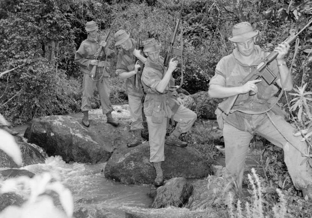 British Army patrol crossing a stream during the Mau Mau rebellion. IWM/Wiki Commons.