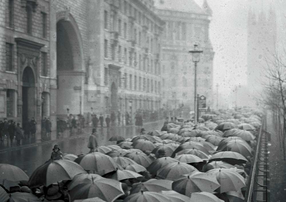 A queue of mourners attend the lying in state of George V at Westminster Abbey, 27 January 1936. 