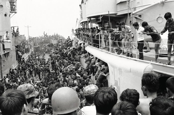 South Vietnamese marines board a boat in Da Nang harbour, 1 April 1975. Associated Press/Alamy Stock Photo.