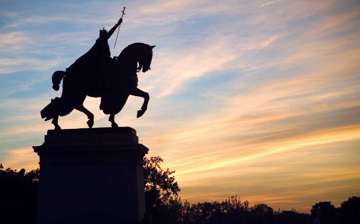 Louis statue, St. Louis, Missouri. Bill Grant/Alamy.