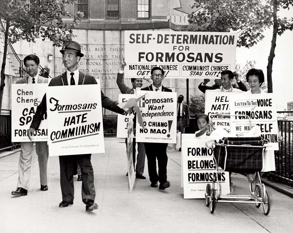 Taiwanese independence demonstrators,  New York, c.1955 © Hulton Getty Images.