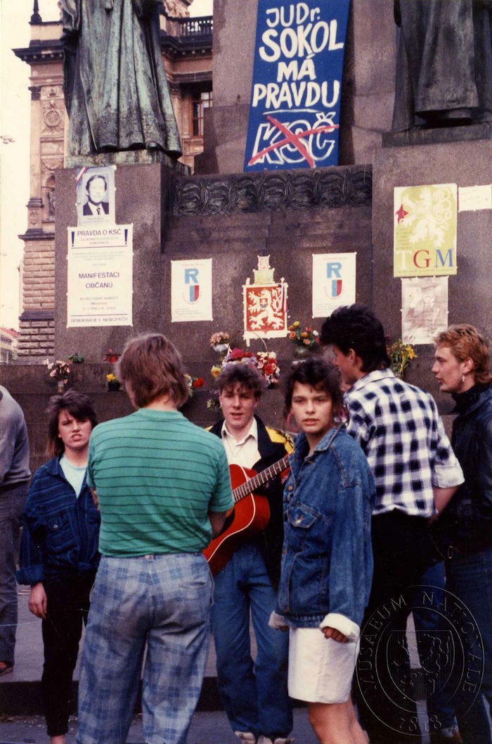 Young strikers Wenceslas Square, November 1989. Czech Národní Muzeum (CC BY)..