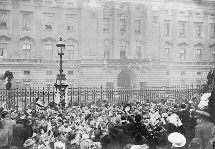 The great victory parade passes Buckingham Palace, 5 December 1918. Library of Congress. Public Domain.