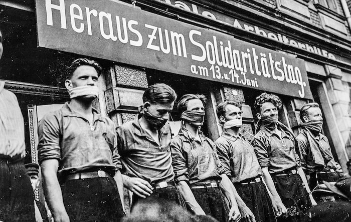 Communist agitprop group Rote Raketen demonstrate in Dresden, 1930. © Deutsche Fotothek / Unbekannter Fotograf. All rights reserved.