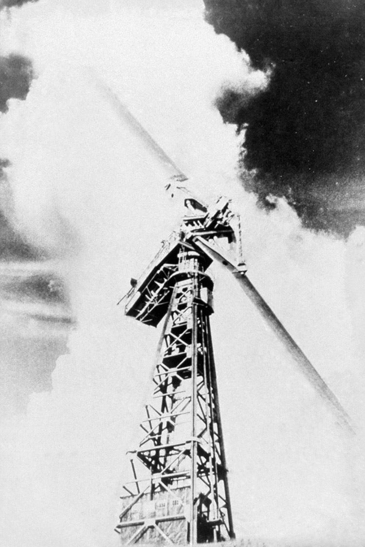 Putnam's turbine on Grandpa's Knob, Vermont, c.1941.