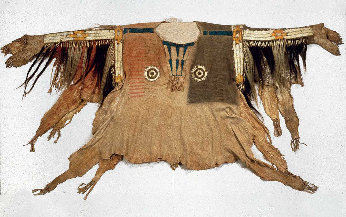 Yanktonai, Nakota, Sioux buckskin shirt for a chief’s war dress, collected at Fort Snelling, Minnesota, 19th century. Courtesy Brooklyn Museum/Creative Commons.